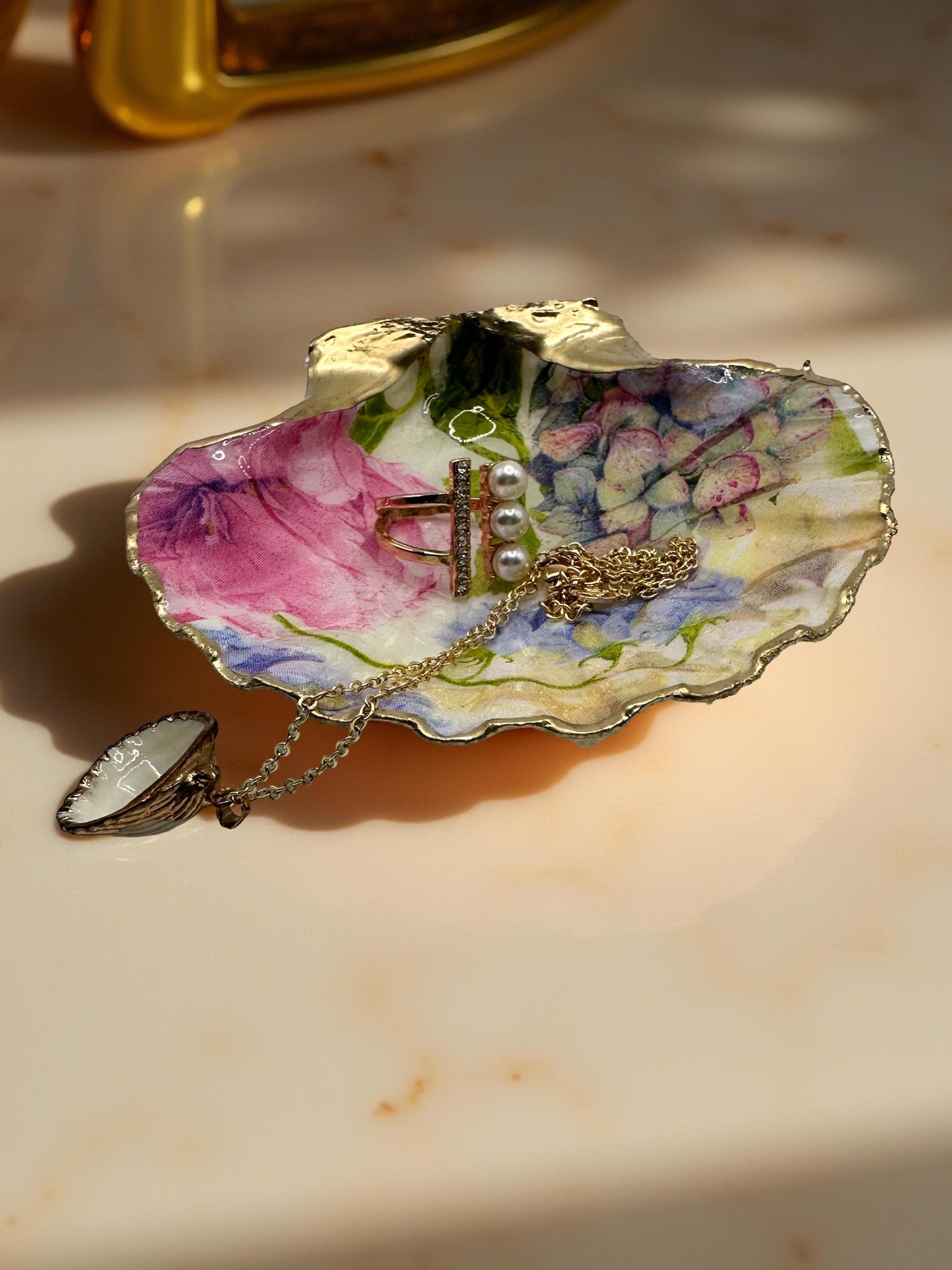 Garden Bloom Scallop Shell Trinket Dish – Gold Rim