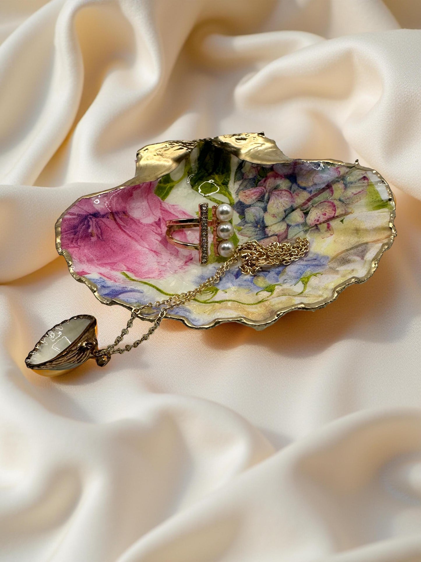 Garden Bloom Scallop Shell Trinket Dish – Gold Rim