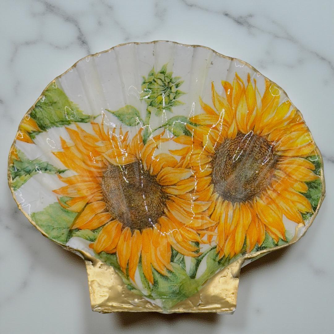 Sunflower Shine Scallop Shell Trinket Dish – Gold Rim