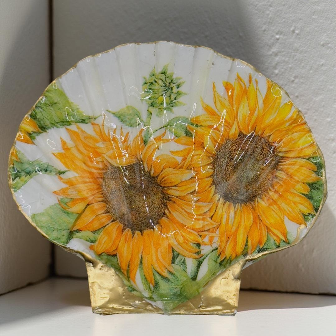 Sunflower Shine Scallop Shell Trinket Dish – Gold Rim