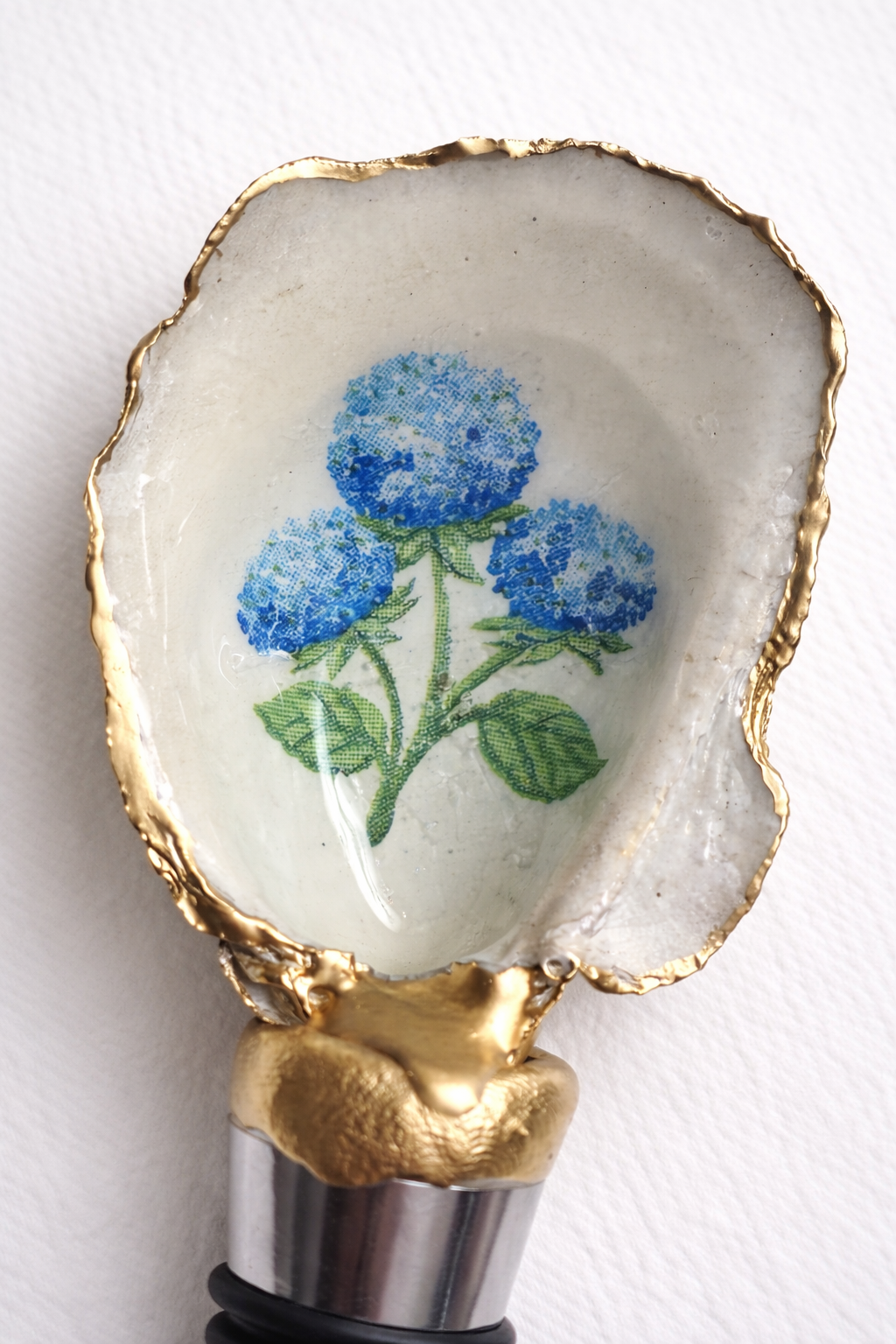 Hydrangea Oyster Shell Wine Stopper