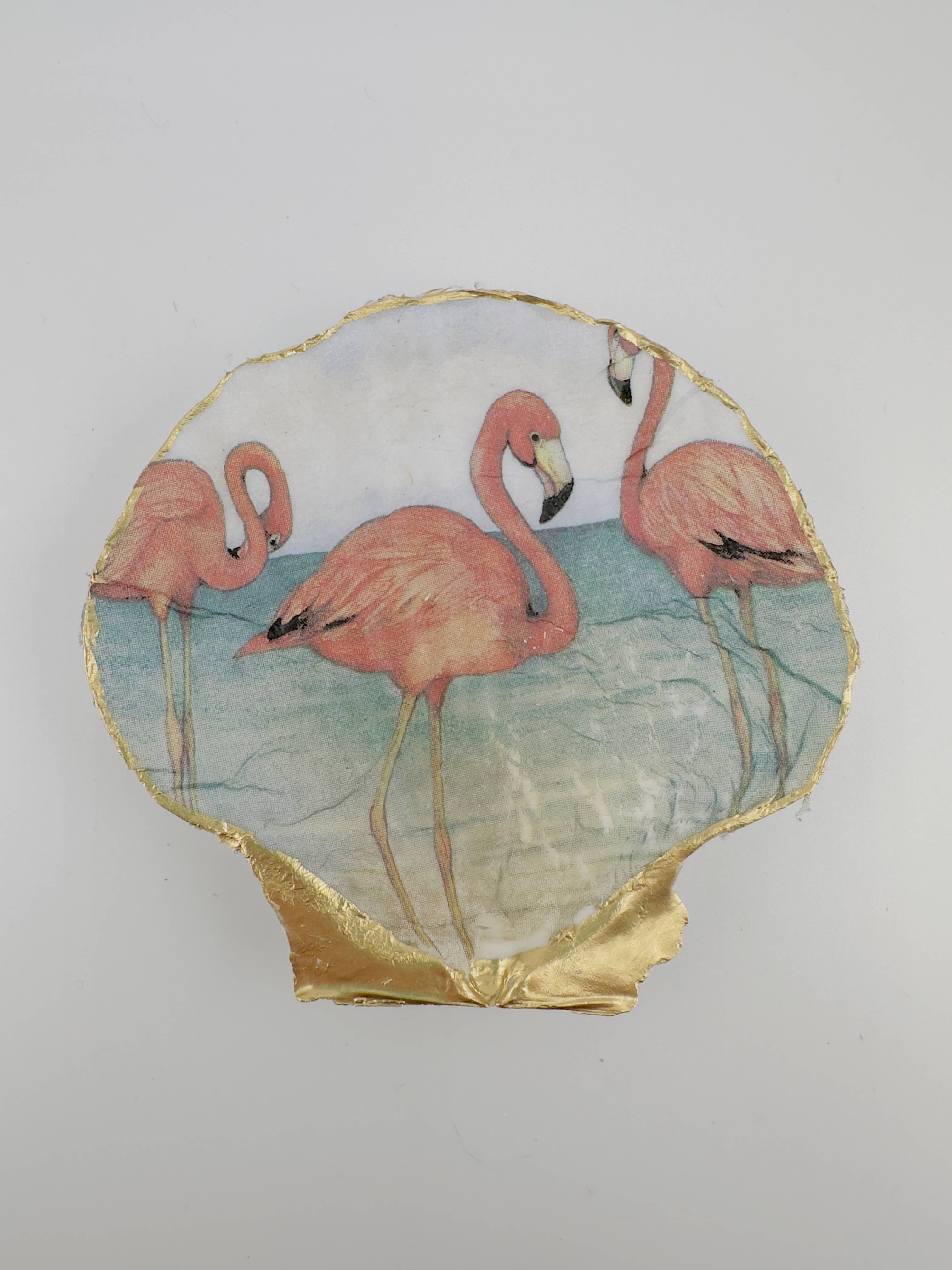 Flamingo motif scallop shell soap dish with gold accents