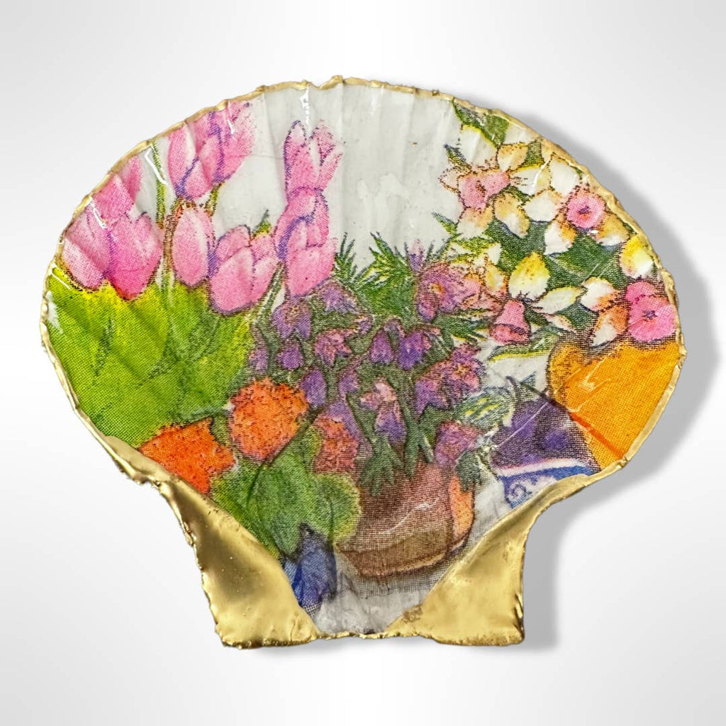 Floral bouquet motif scallop shell soap dish with gold accents